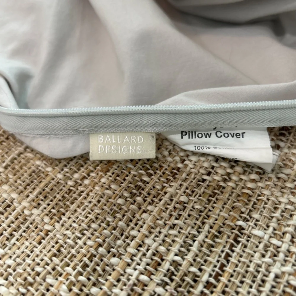 🩵EUC - BALLARD DESIGNS- SUZANNE KASLER EYELET PILLOW COVER🩵